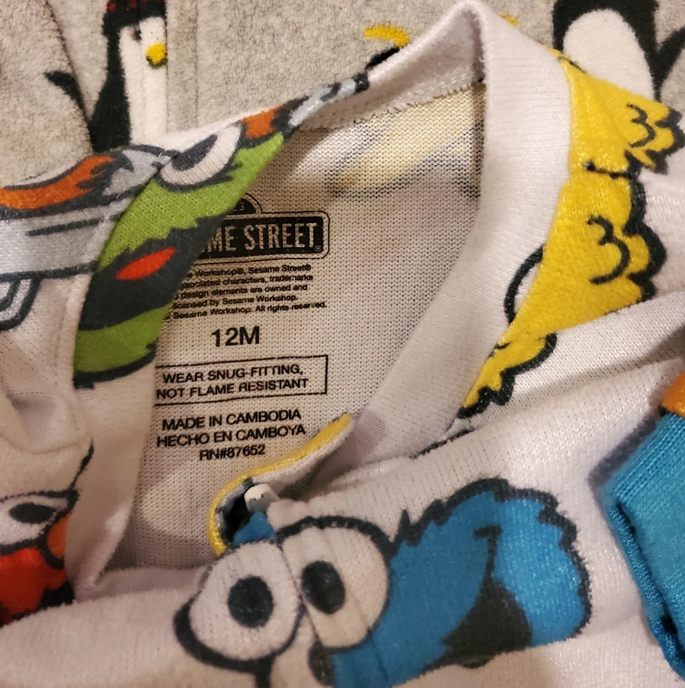 5pcs 12Months Baby Onesies and Pajamas bundle - Picture 3 of 5